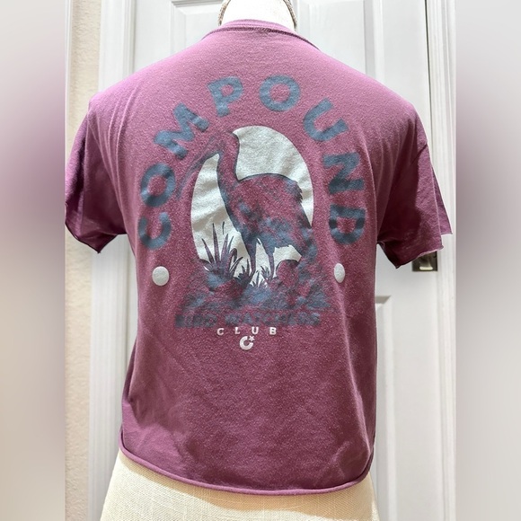 Compound Tops - Woman’s Compound Cropped Tee size S